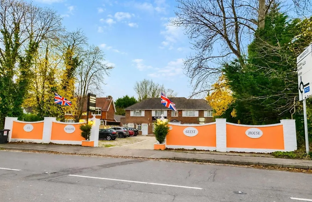 All Seasons Gatwick Guest House & Parking-1